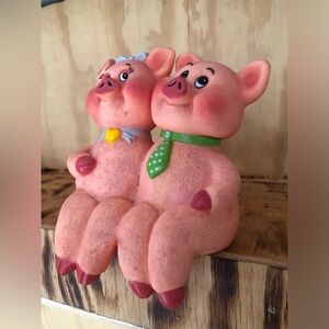 Vintage 1993 Artline Piggy Decor Cute Pig Couple Anthropomorphic Plastic READ